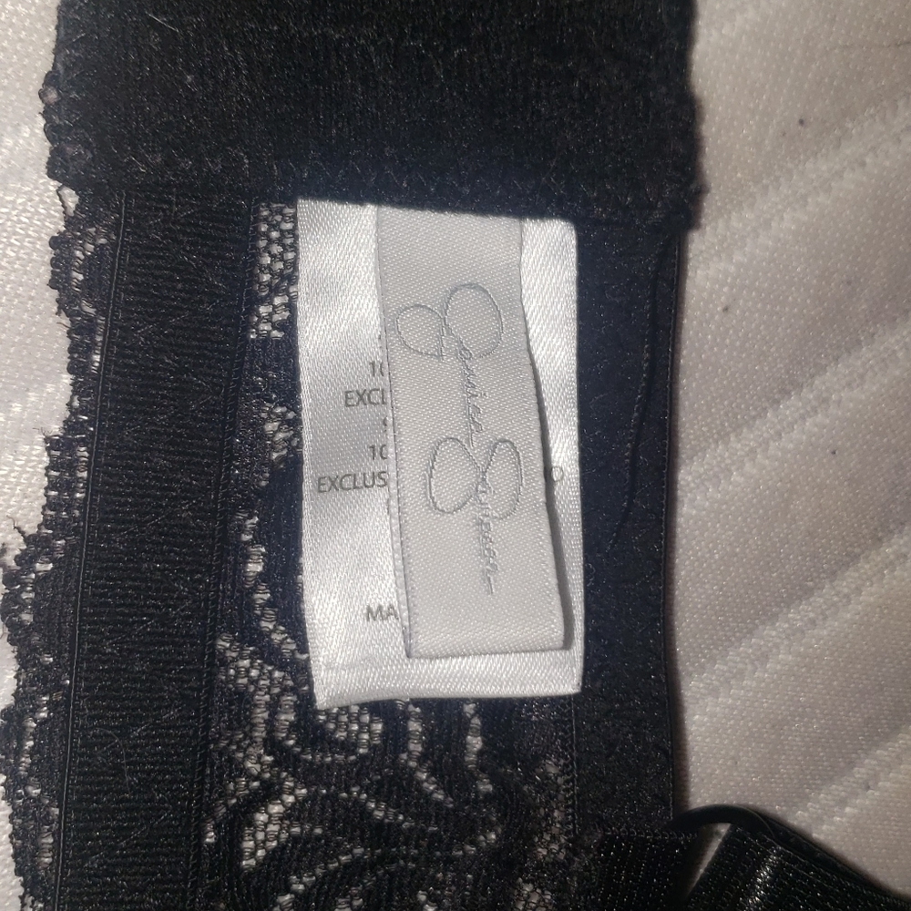 Jessica Simpson bra - Picture 3 of 4